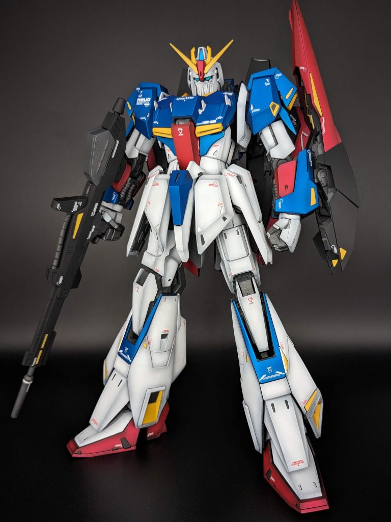 照明を暗くして撮ったほうが実際見る色に近いですね明るい照明で撮った画像では分かり難いですが、実物はマットなメタリック調です 