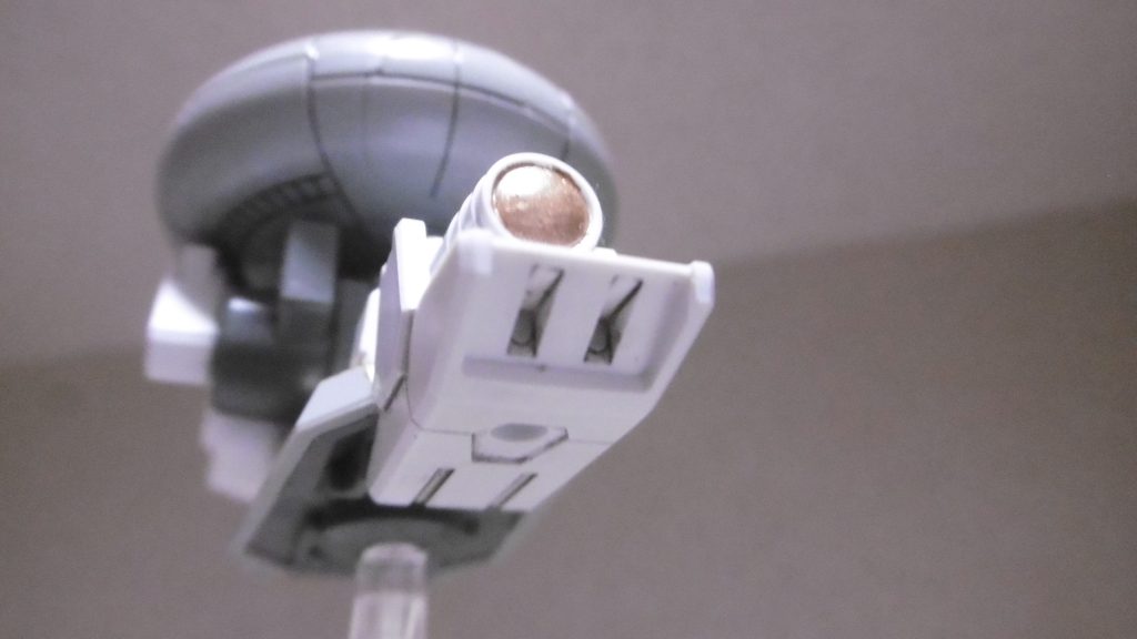 堂々と無断撮影を行い、被写体に気付かれたり石を投げられた場合、回避行動を取りつつレンズ下にあるダブルバルカンで牽制しながら執拗に追い回し、撮影強行。撮影したデータは本部や操縦者の元へ直ちに送信、完了後に削除されるため本体には証拠が一切残らない極悪仕様。その意味での支援機、改め覗援MSであり誤字ではないです。