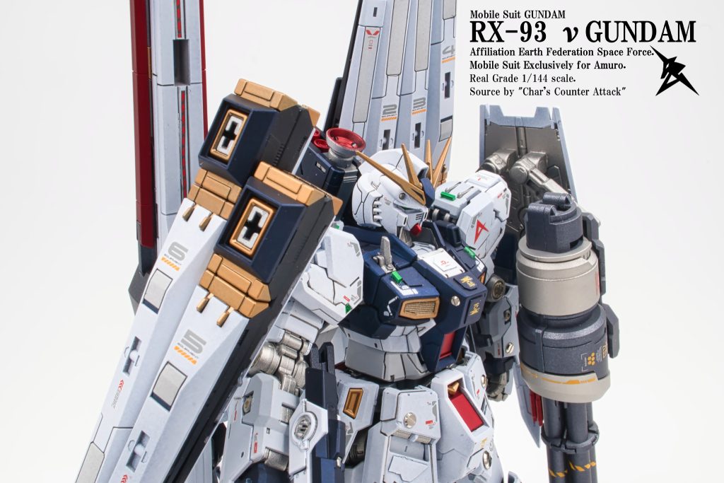 各所にメタルパーツ、少しだけプラ板でディティールアップ。グリーンのチップはサイコフレームをイメージして、1mmプラ棒にグリーンキャンディ塗装しています。