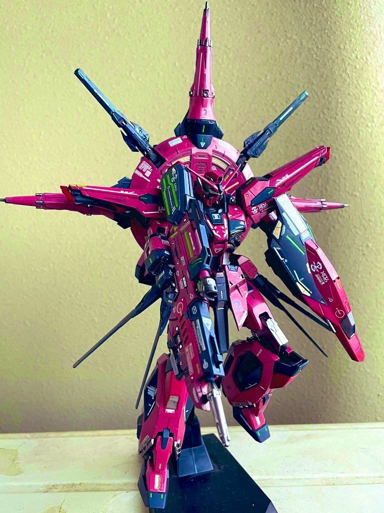 エアコン室外機の上にて