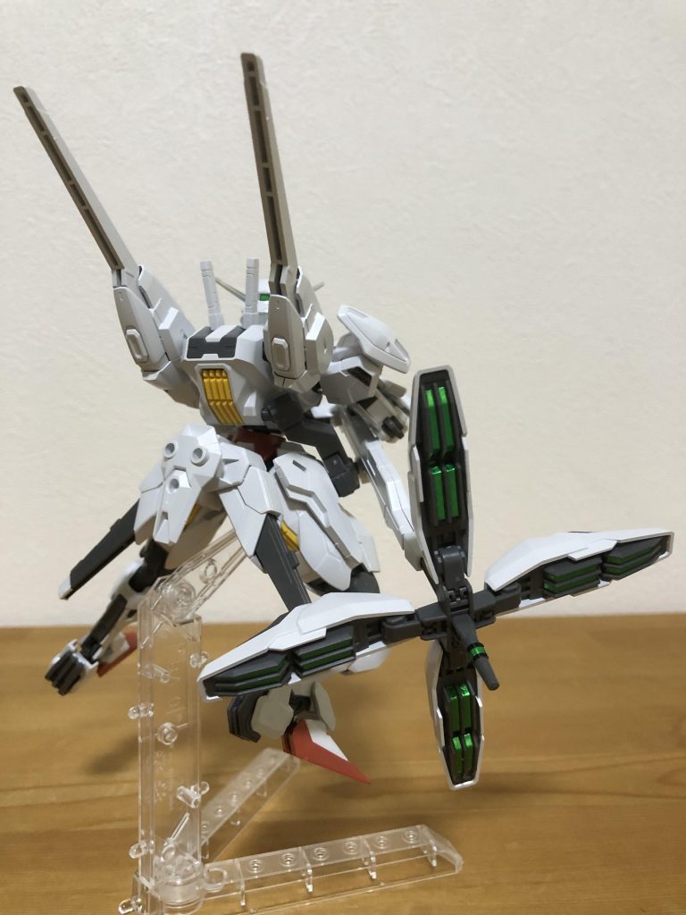 後ろから。このスラスターのシール貼りが地味に大変でした。