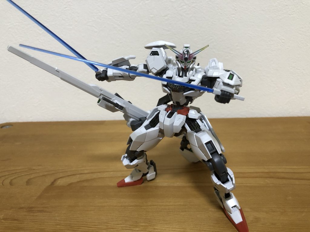 二刀流。ライフルを支えに使えさえすれば地上ポーズも倒れずに決まります。