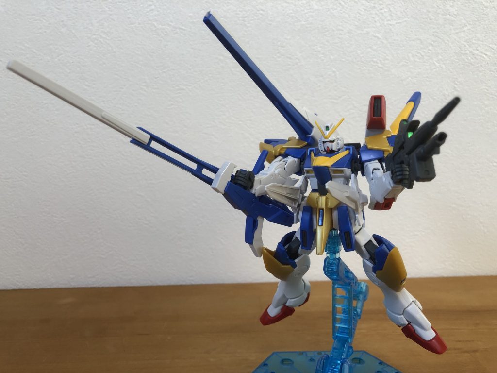 フルバーストっぽく。富野監督に嫌われて出番あんな僅かになったそうですが、アサルトバスターの活躍もっと見たかったですね。