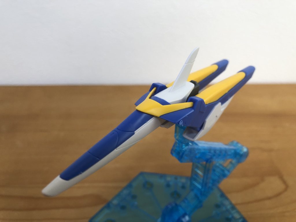 HGのおまけに付いてくるコアファイター(合体できない完全なおまけ)って単色のチープなのが多い印象なんですが、これは色分けよくできてますね。それだけに合体できないのが惜しく感じます。