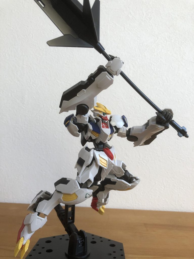 このメイスの迫力が凄いんですよね。巨大武器はどう使わせても様になる。