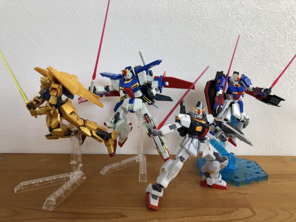 ただ並んで適当なポーズをとらせてるだけでも絵になりますね。