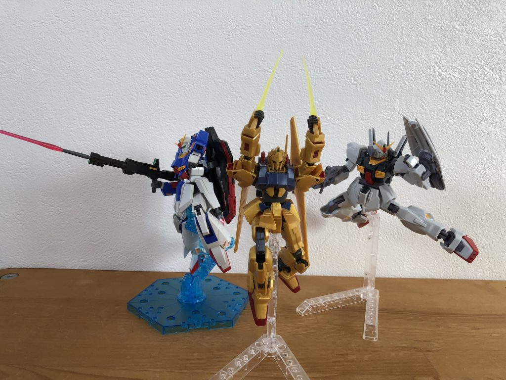 この三機の組み合わせだとガンダムチームというよりカミーユ、クワトロ、エマの方がしっくり来るかも。