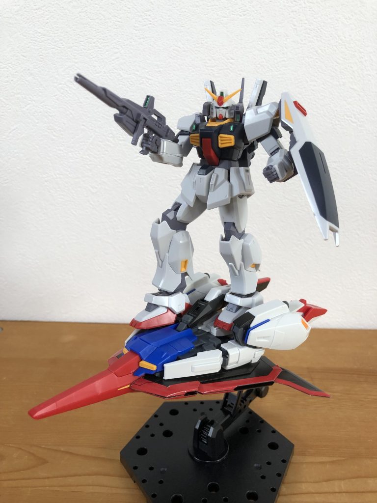 やはり可変機は変形させてこそ。ウェイブライダー、他の機体を載せられるように出来てるのか不安でしたが無事載りました。