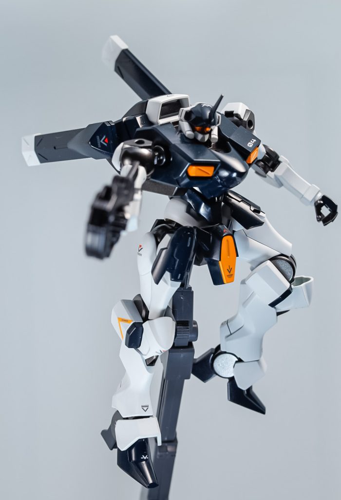 本体の紺色はファラクトで使ったプリズムブルーブラックではなくスージーブルーにEXブラックを混ぜて調色しました。