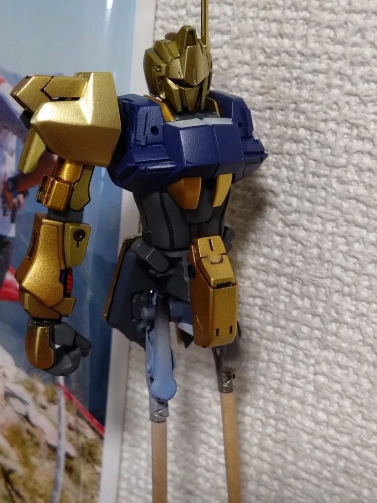 塗装中金色の墨入れ個所は、毎度のぼかしペンで、ブラウンorグレーにしました。