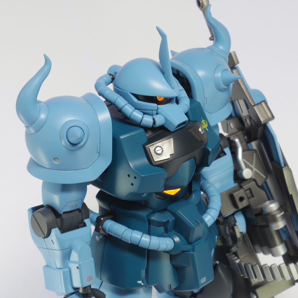 塗装は元キットのカラーに近づけられるよう、調色をがんばりました。濃い青部分が緑色になってしまいましたが…