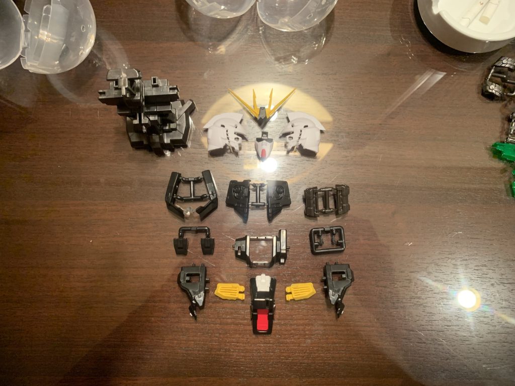 一部混じっちゃってるけどカラー外装パーツセット一覧。塗り分けの若干甘いとこもあるけど値段を考えれば大正義。無塗装派もきっと満足できます。