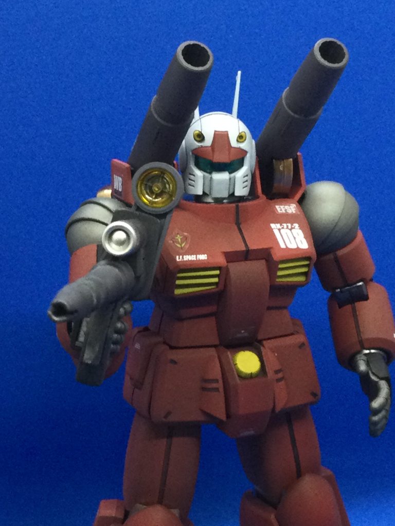 塗料は、「ガイア」「クレオス」「タミヤ」をそれぞれ使用しました。外装は、クレオスのガンダムカラーを使用しました。