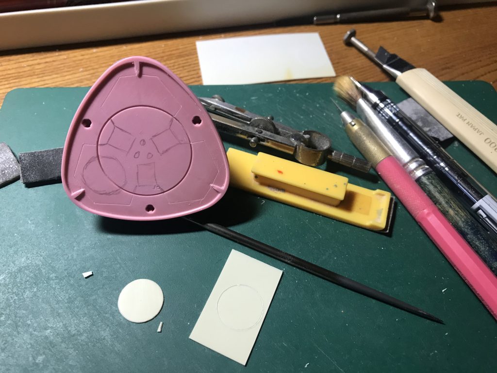 ▲底面のデザインに悩むの図 今回はお助けバーニアとかもなしでプラ板工作でなんとかしました
