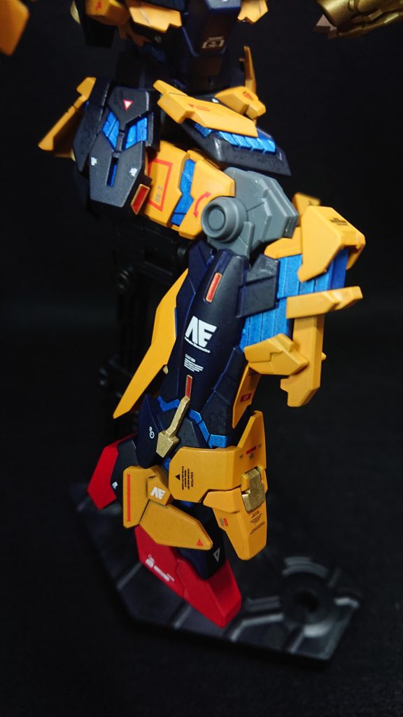 部分塗装にタミヤのエナメル塗料・ロイヤルブルー・クロームシルバー・メタリックブルー・フラットブラック・フラットレッドセンサー部分にはMr.メタリックカラーGX・メタルピーチ