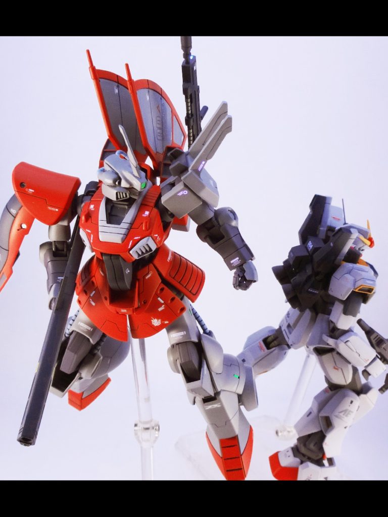 ずっとMk-IIとディジェを並べたかったんです。アムロ「カミーユ無事か!」カミーユ「アムロさん…!」的なシーンがやりたかったんです。最強のNTと呼び声の高いカミーユに唯一、NTの先輩として守って導いてあげられる最強の先輩ですよね。0083スターダストメモリーでいうところのバニング大尉ポジションです。その役割をシャアと担っていたのが最高です(*´ω`)