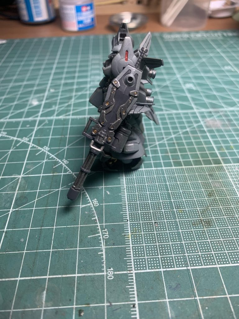 ほぼリタッチなし1発塗りのシールド。ヒートサーベルとシールドの境い目が無かったので筋ボリしといたら正解でした。