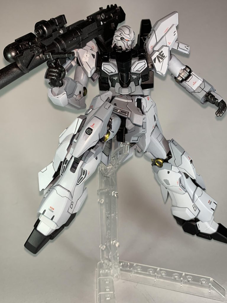 バズーカ小説版で使用したかは不明ですが、NTの活躍からシナスタのバズーカの印象はありますね