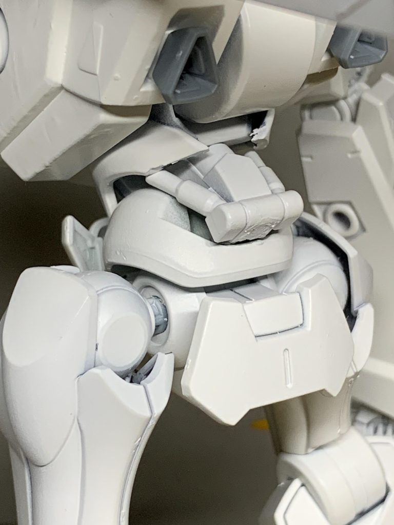 こだわりポイントその一のフレーム!コルレルといえば上半身と下半身を四本のフレームでくっつけているパワフルな所も特徴。…は、難しかったので、ガンダムフレームを少し改造してカバーとしてつけました!それっぽく感じていただけたら嬉しいです。