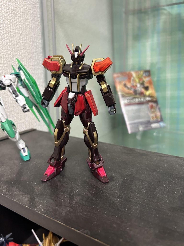 以前塗装してたのがこんな感じで、イメージはビルドファイターズに登場してた、忍パルスガンダムみたいな改造がしたかったんですけど、最初塗装し始めて何日もないくらいに作ったやつですね^^;今思えば思うほどダサい気が、、、