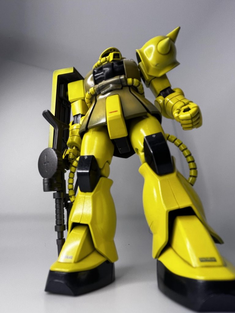 親子でガンプラ教室で塗装にハマり、私が持ってるエアブラシを使って初めてラッカー塗料で塗装してました。