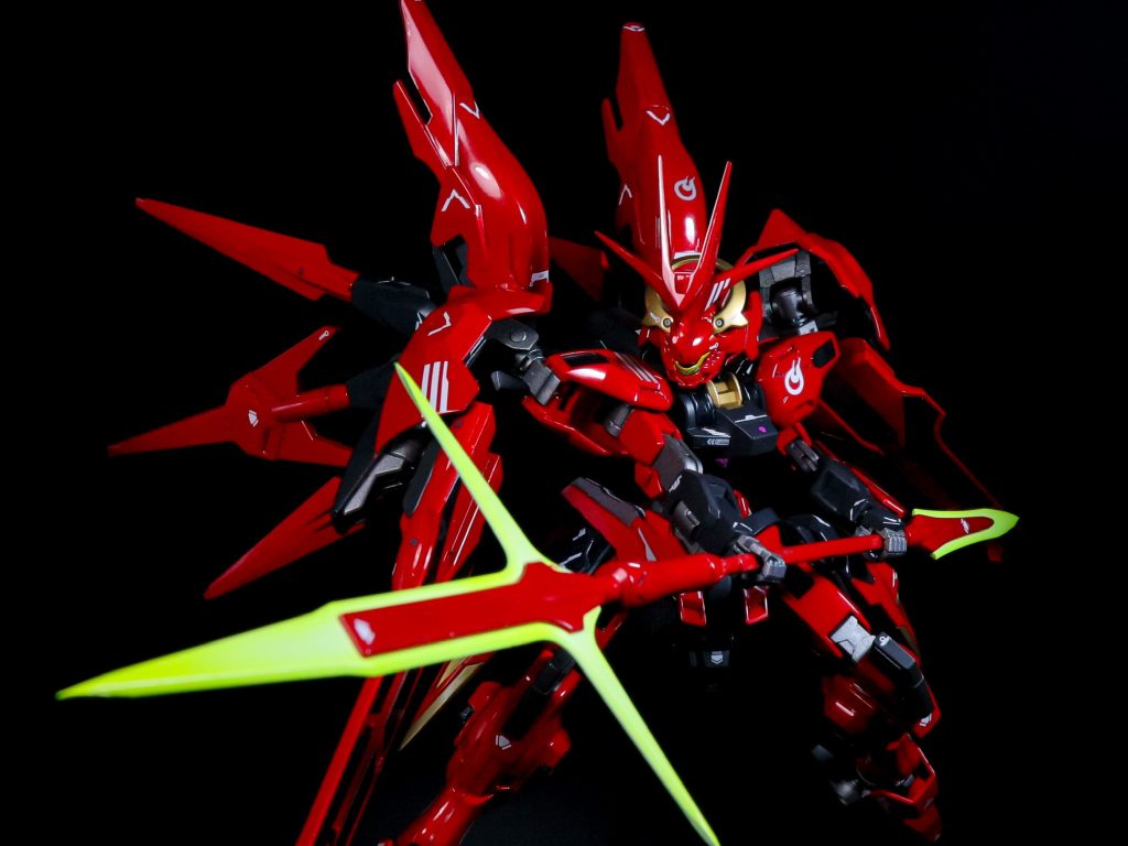 ビームパルチザングエル専用ディランザが装備していたビームパルチザンの改良モデル。柄尻にビームクナイが追加されている。