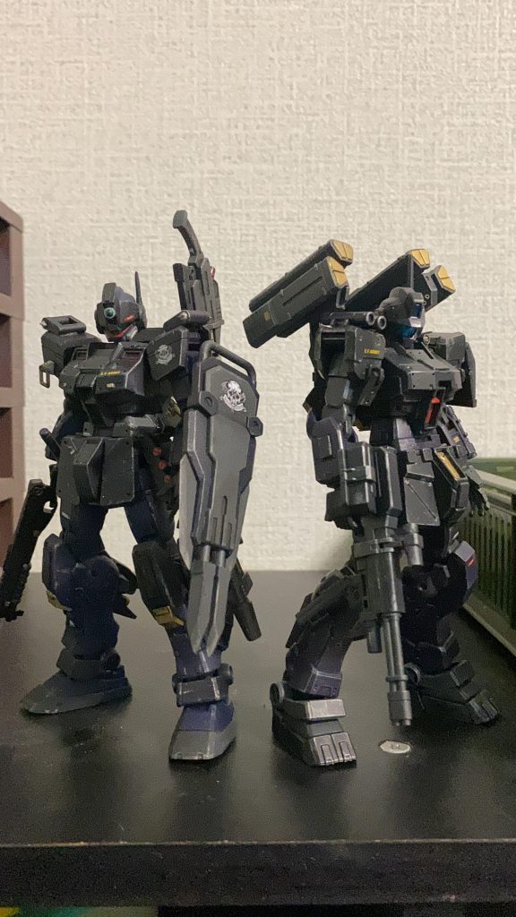 以前作成したジムパニッシャーとツーショット。小隊編成を考えているので似た様なカラーリングにしてみました。