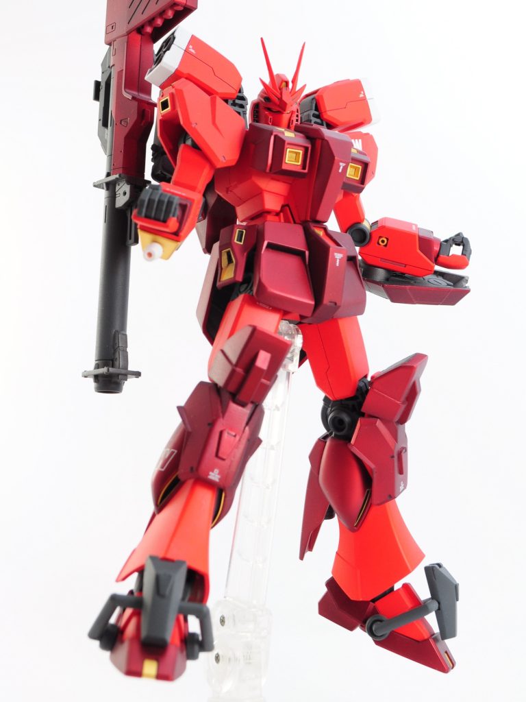 GUNSTAさんの赤い機体青い機体コンテストに出したいなと思ってたら忙しくて期限を過ぎていたので今更供養の投稿です。パテやパーツの加工、新たな形を作ってみるなど、ふだんはあまりやらない作業に取り組んだことでまた少しレベルアップをもたらしてくれた作品だと感じています。