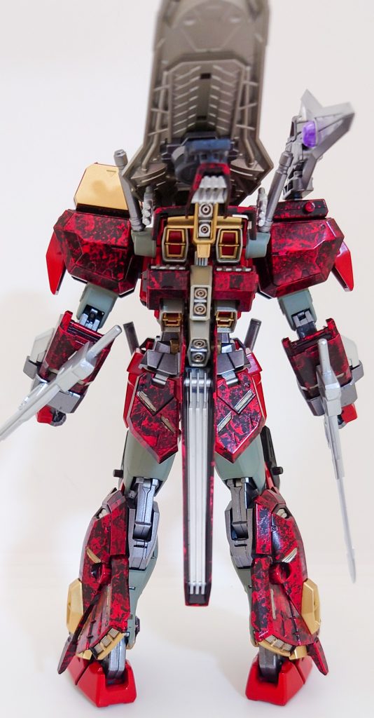 背面バックパックにはシールドを取付けてあるのですが、これは機動戦士ガンダムSEED VS ASTRAYのゲイルストライクガンダムをオマージュしております。