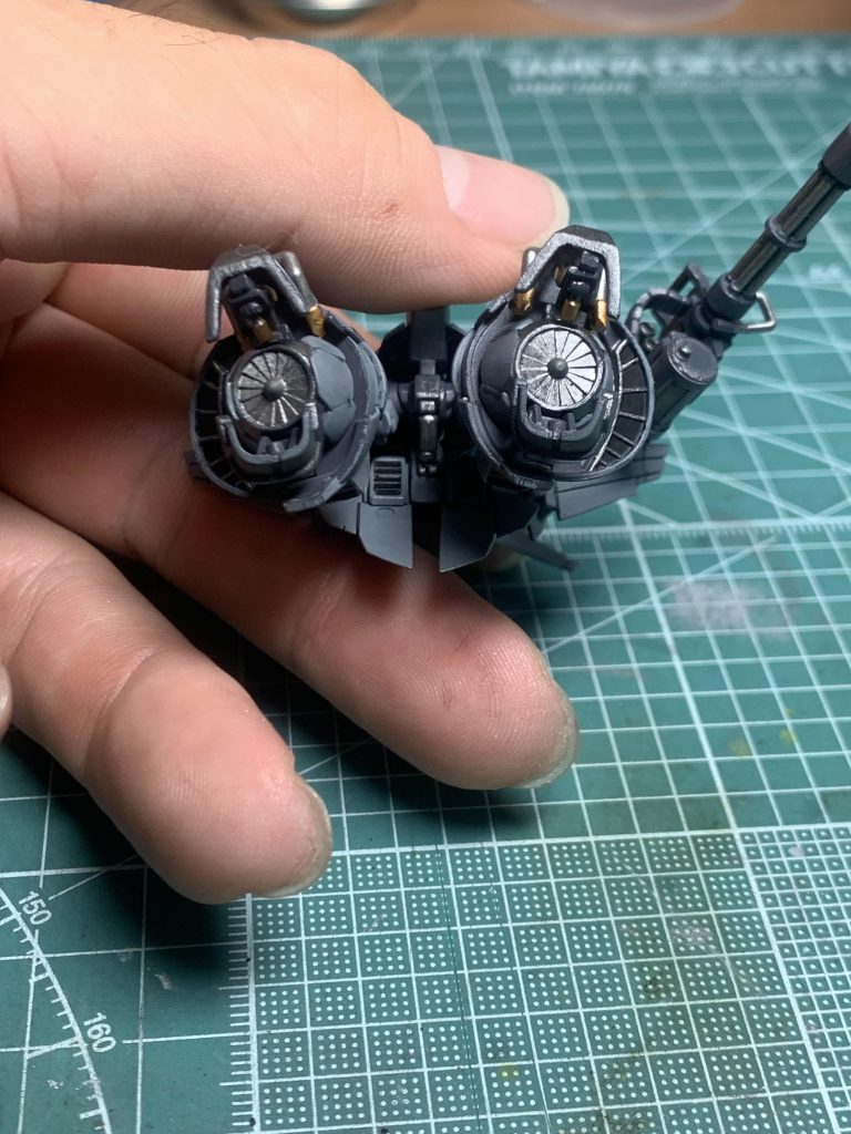 脚部の配色はかなり迷いました。つま先と踵を赤で塗ろうかと思いましたが空飛んでる時に一番地上から見えるとこ派手でどうするねん!って考えてやめましたが正解でした。