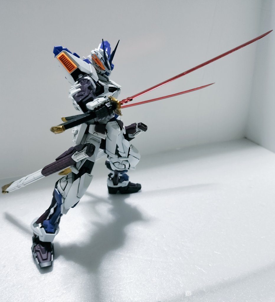 刀身は赤のキャンディ塗装をしてみました