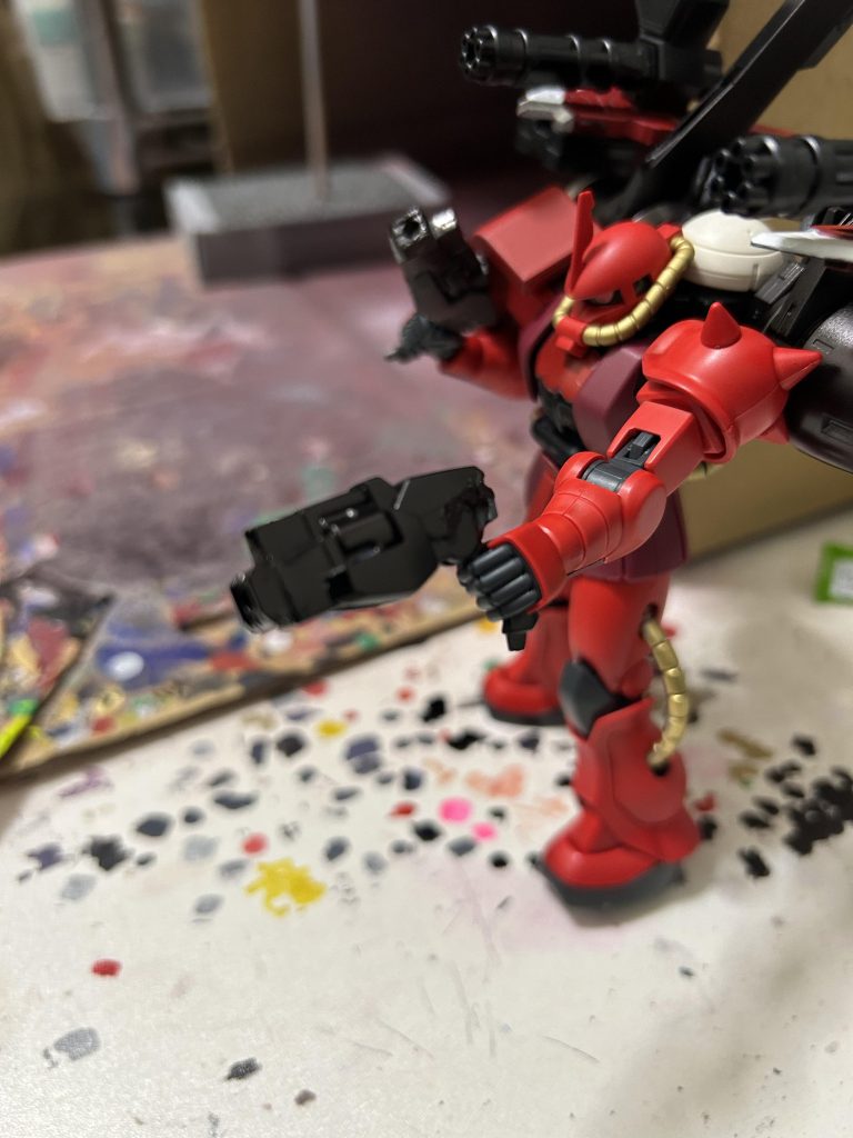 シュバルゼッテの腕のパーツがリボルバーに見えるので、なんか2丁拳銃みたいにして、ガンプラに持たせたらカッコいいかな?って思い作ってたのをこの作品にプレゼントしました!うん、いいねww