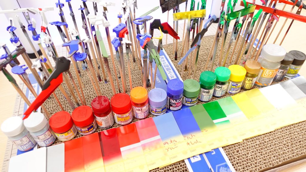 制作時の写真6使用した塗料はこんな感じです今まで単調なカラーリングでの制作だったので増やしてみました