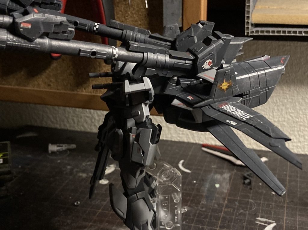 羽根上にもエンジン乗っけてみたりでやりたい放題やってます