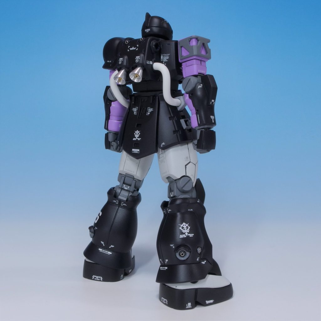 本体色黒はタミヤのダークブルーです。