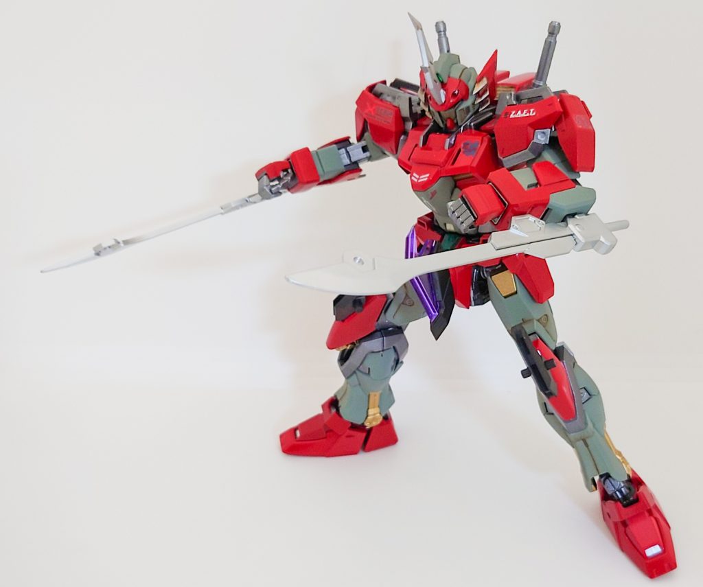 近接戦闘特化武器その1両手に装着されたブレードガンダムシュピーゲルを意識してます。