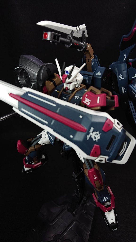 機体名のヒールはプロレスの悪役の事で、実際にライスシャワーが競馬ファンからそう呼ばれていたことから名付けましたただ悪役と言う訳では無く、主人公的存在にも負けないくらい強くあって欲しいという気持ちも込めていますｗ