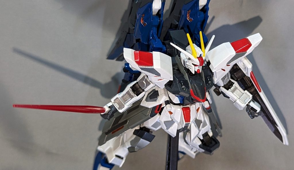 サーベルはデュエルのときに作ったエクシアのGNブレイドを加工したものです