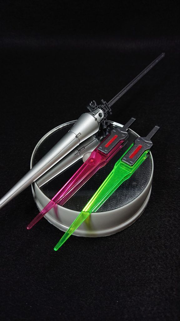 メイン武装は30MM(オプションパーツセット3)のランスです騎兵と言えば、機動力を活かした突撃戦歩かなと考えましたサブウェポンとして両肩のシールド裏にビームトーチが装備されています