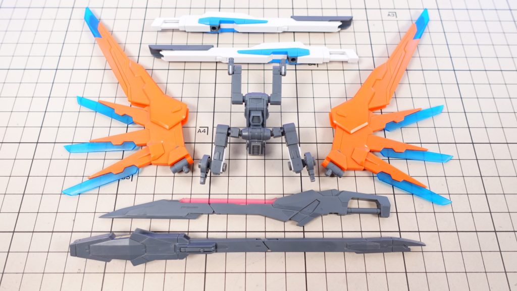 制作時の写真3バックパックに翼と武装四つを全部付けなきゃいけなかったのでコトブキヤさんのパーツで増設しています