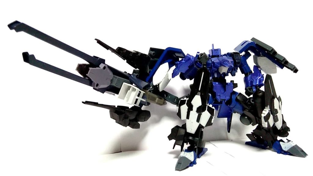 そしてレールガン発射形態腕がフリーになりますので、さらに武器を持たせたいところ