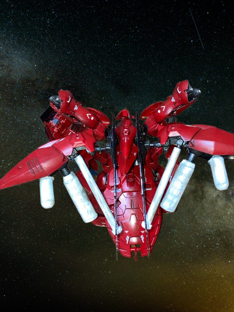プロペラントタンク6機、リゲルグのバインダー、レジェンドガンダム1/100、シナンジュなどのパーツがミキシングされてます。頭も、もはや可動域なしまで巨大化しました。