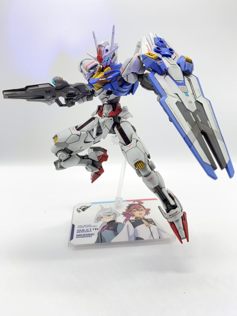 定番の箱絵ポーズ!プロポーションをいじったのが、項を制しているのか… なかなかの決まり具合👍主人公機ということもあり、製作さながらポージングにも熱が増してしまいました。(初めて箱絵をまじまじと見ながら、ポーズを調整しました笑笑)