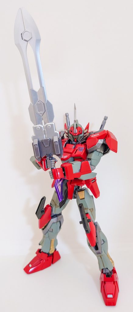 近接戦闘特化武器その2大型ブレード両手に装着されたブレードは、取り外して一本の大型ブレードにできます!