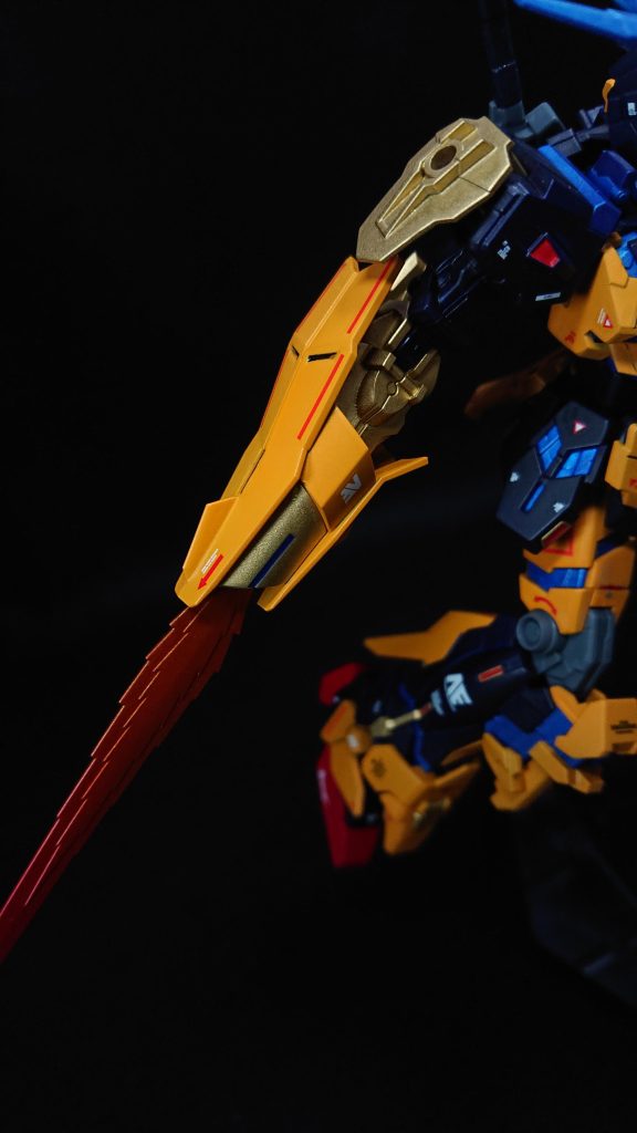 主な武装は右腕のガントレットセイバーとビームサーベルで、シンプルな近接型にしてみました