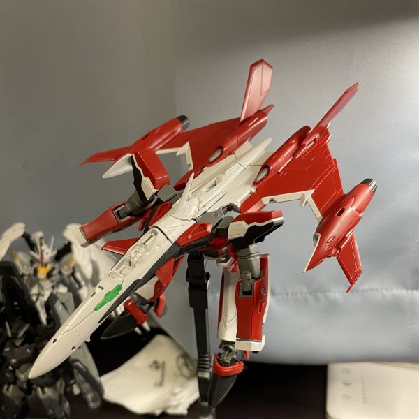 ガンダムではないですが現在製作中のHGYF-29。仮組でこの出来栄えはすごいです。ガウォークとバルキリー形態、どっちで飾ろうか迷いどころ。ちなみにの3枚目はこちらも製作中のハセガワ製VF-19。こっちは難しくてどこから手をつけていいかわかりません笑（1枚目）