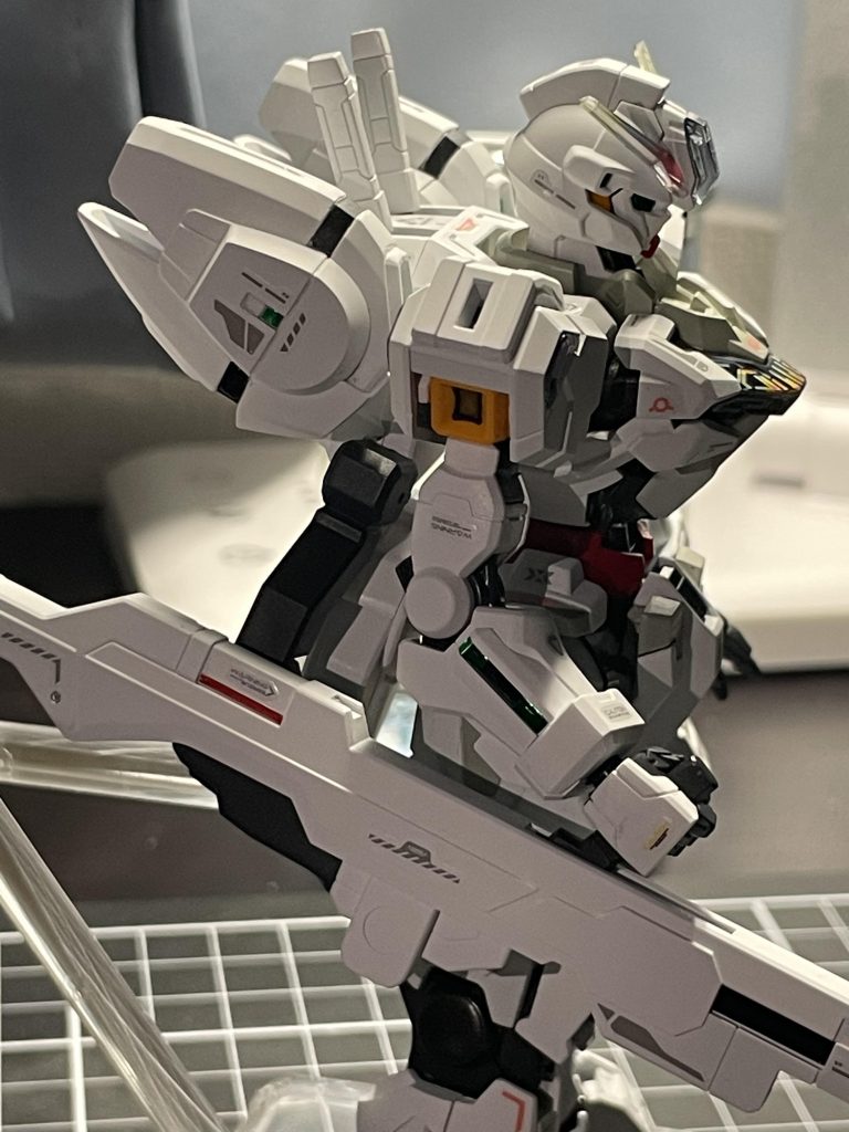 ところどころ、ホイルシールを刻んで貼っています。