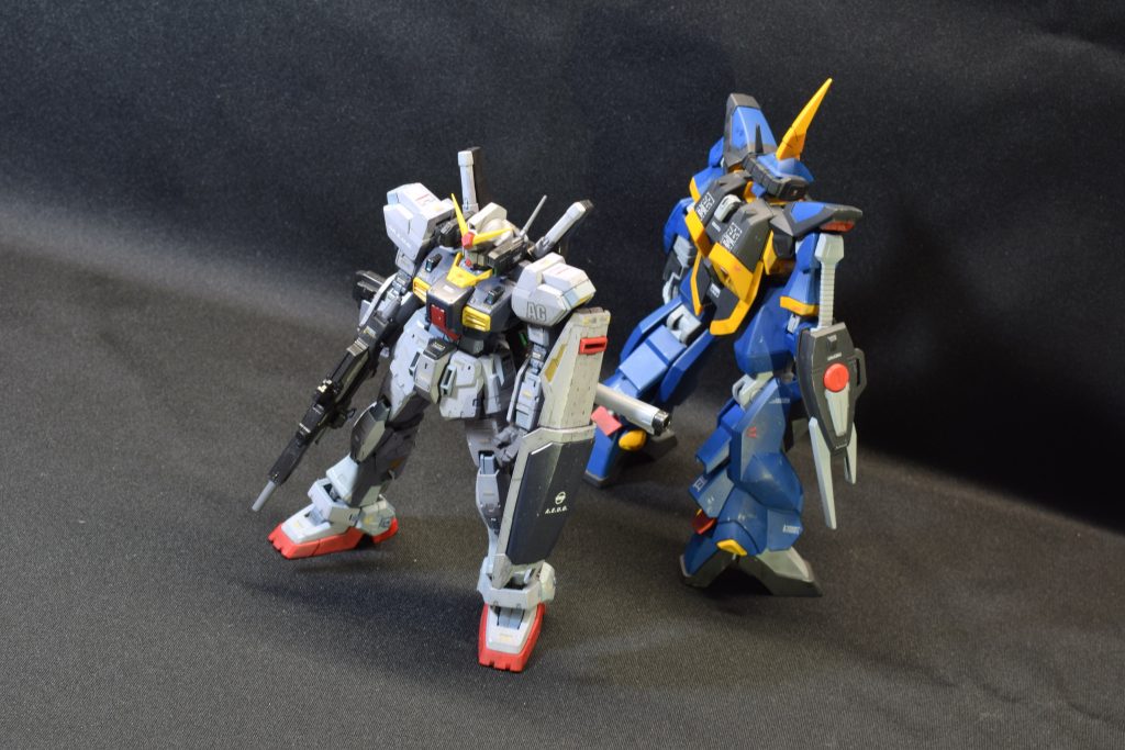 以前製作したHGバーザムと並べてみました。この系譜が好きなんです。