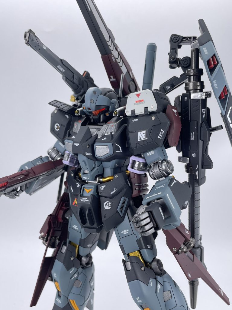 あくまでMGジェスタをベースにプロポーションを変更しつつ、ディテール、武装追加という感じにしました。