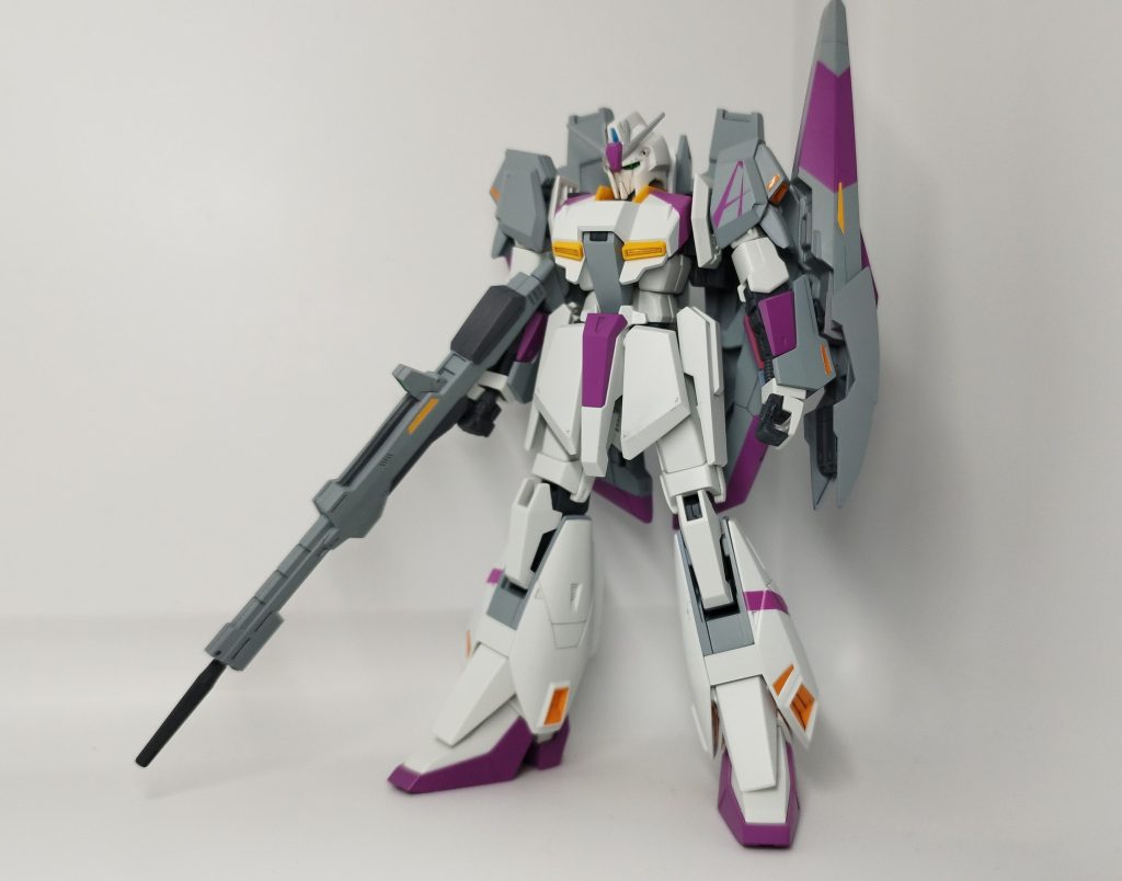 肩のAマークもマスキングして塗装で再現